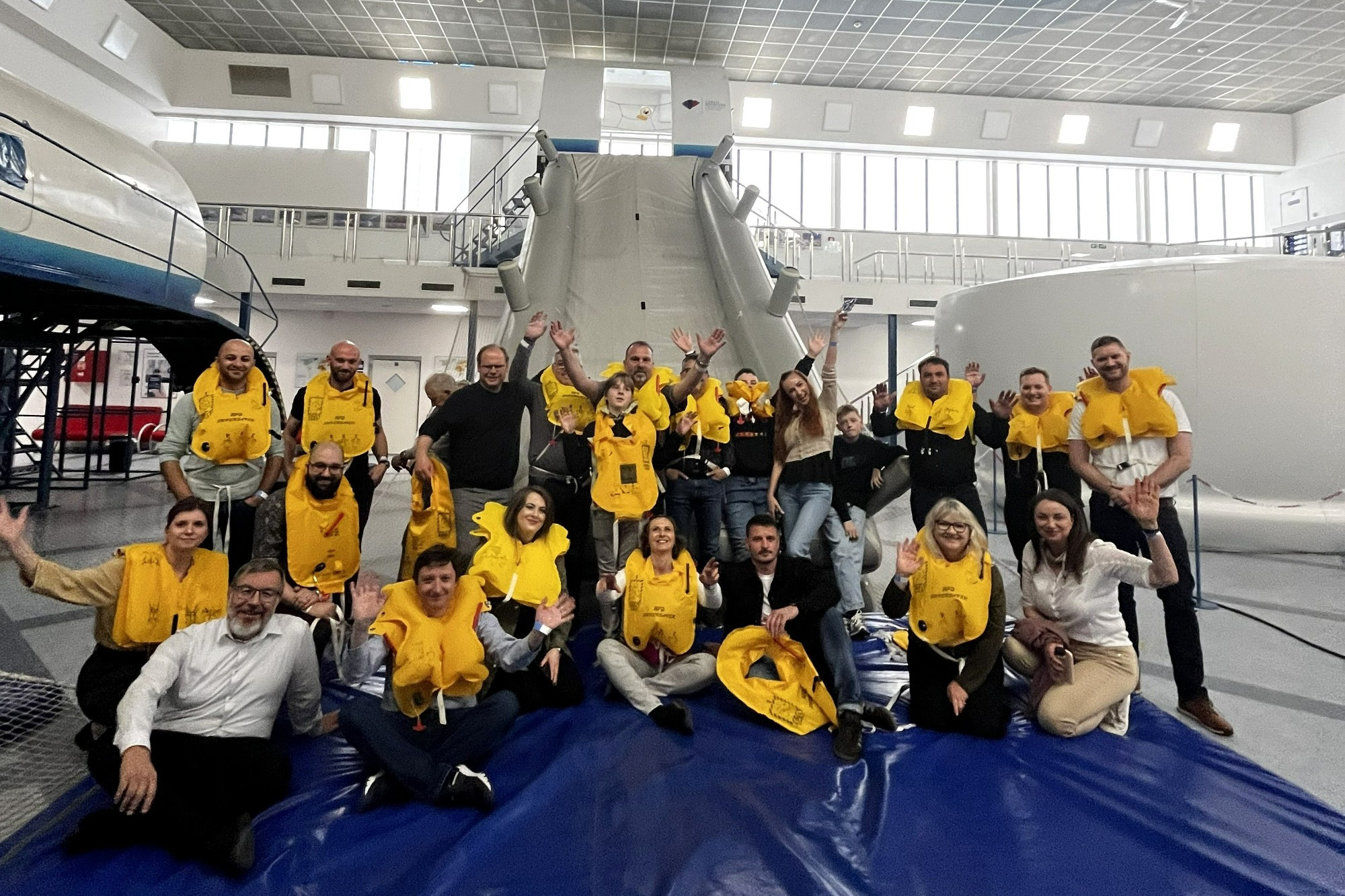 Exkurze KPCG nahlédla za oponu leteckého provozu  