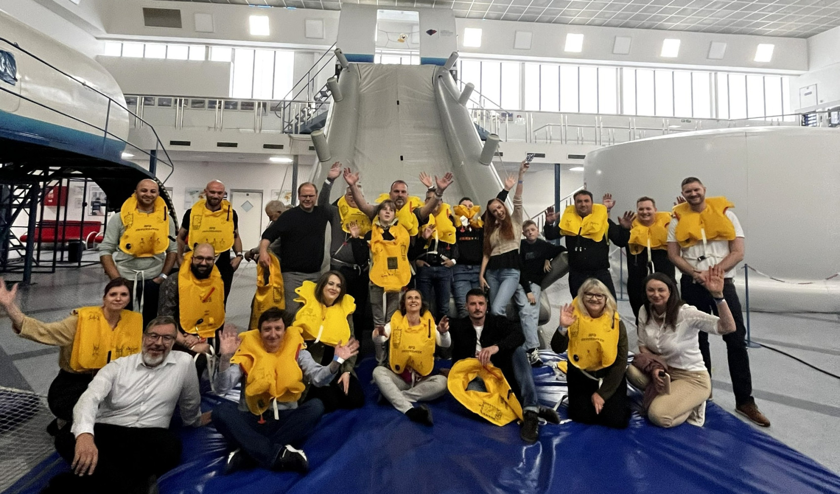 Exkurze KPCG nahlédla za oponu leteckého provozu  